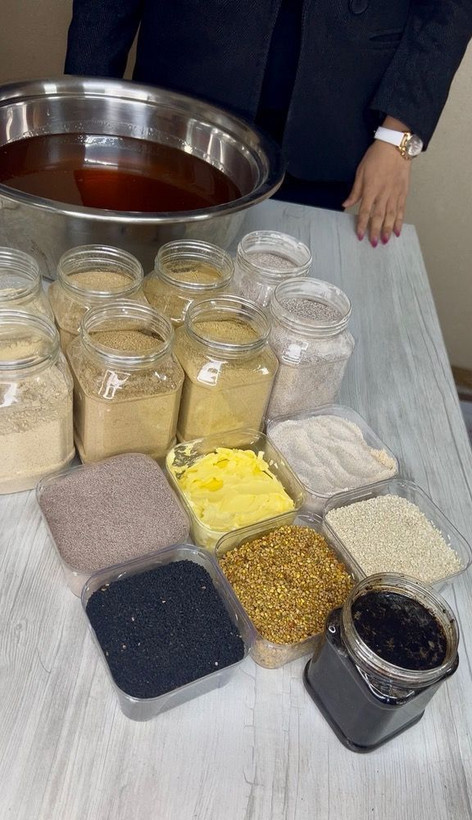 معجون کلحرطب سنتی درمان عدم نعوظ و شلی آلت و زودانزالی اقایان طب هندی و ایرانی ترکیب ۳۰ گرم ژل رویال+۱۶ گیاه وارداتی+عسل کنار